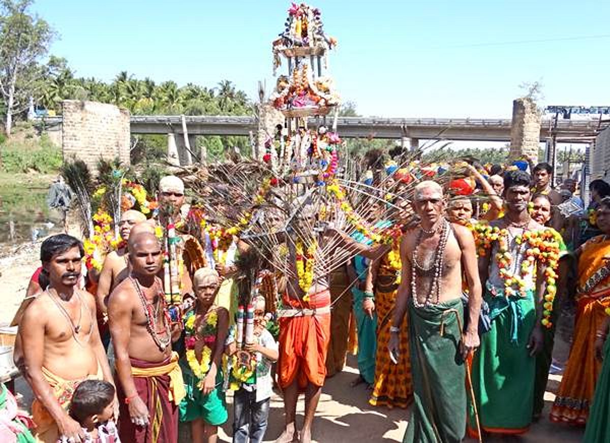 சென்னை-பழனி தென்பழனி பாதயாத்திரைக்குழுவின் 1008 கூண்டுக்காவடி